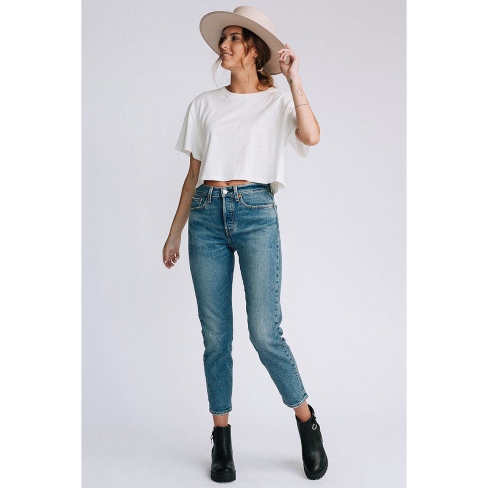 LEVI'S® PREMIUM Wedgie Fit Women's Jeans - Picture 8 of 10